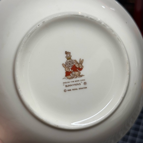 Royal Doulton Cereal Bowl 1988 “Bunnykins” Fine Bone China  Bunny Themed Bowl - Picture 6 of 6